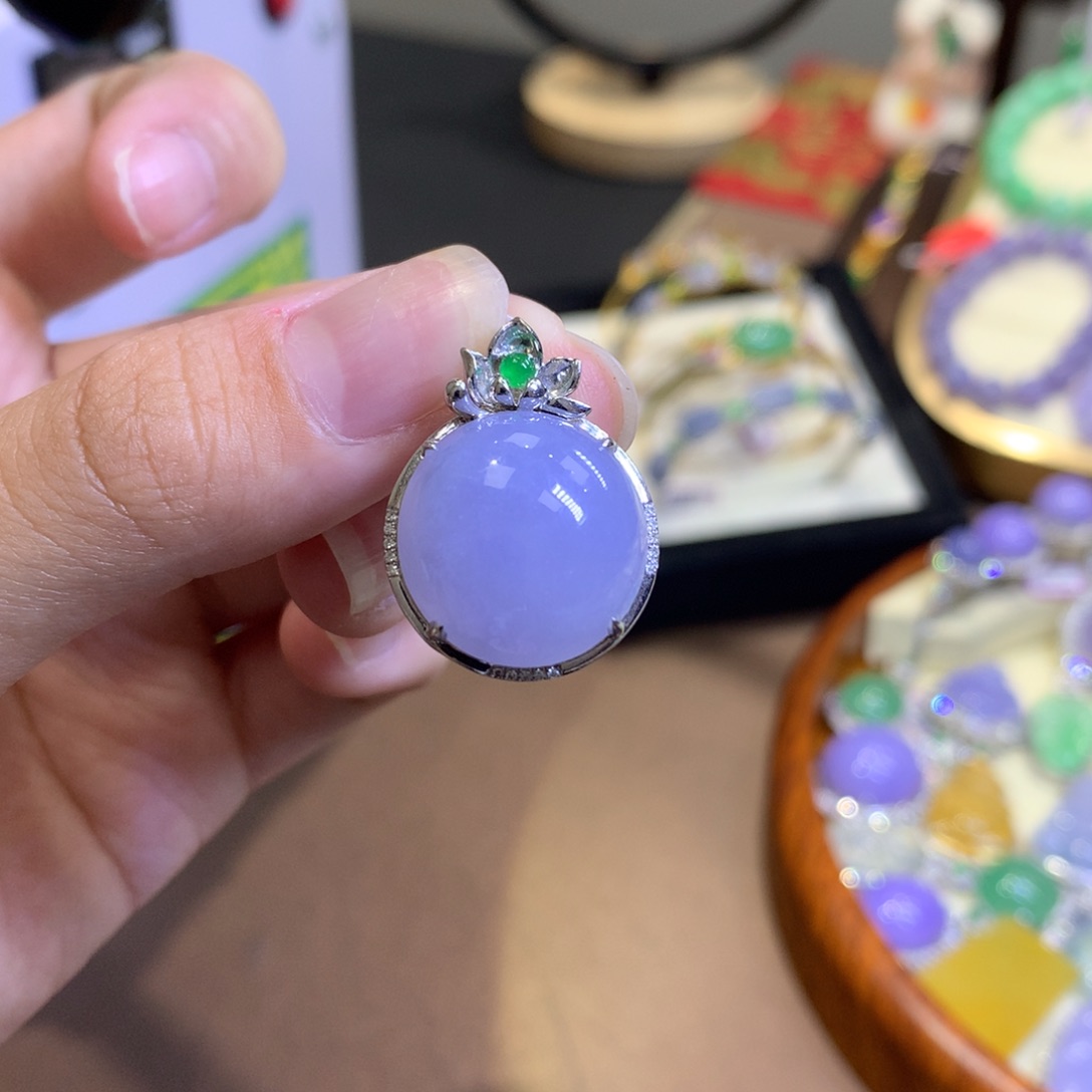 翡翠18K金镶嵌颈饰翡翠