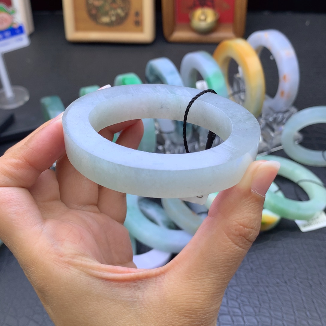 定制翡翠未镶嵌翡翠手镯