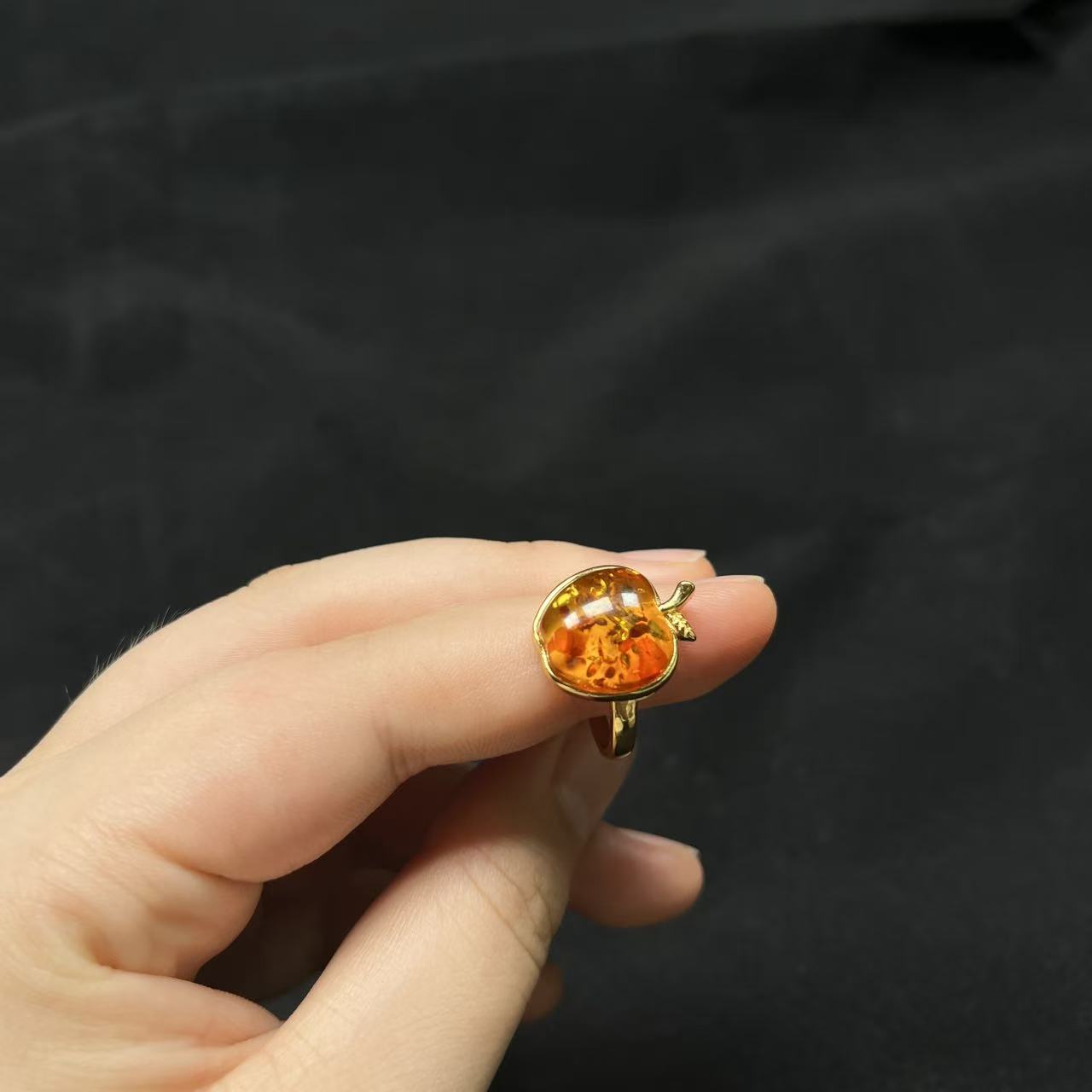 天然保真无优化无烤色s925 银镶嵌花珀苹果戒指