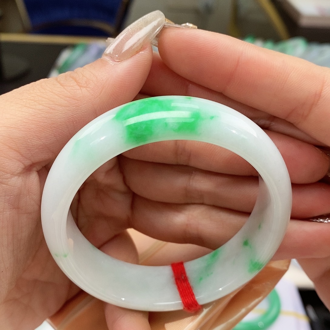 【闪购商品】翡翠手镯未镶嵌     轮胎