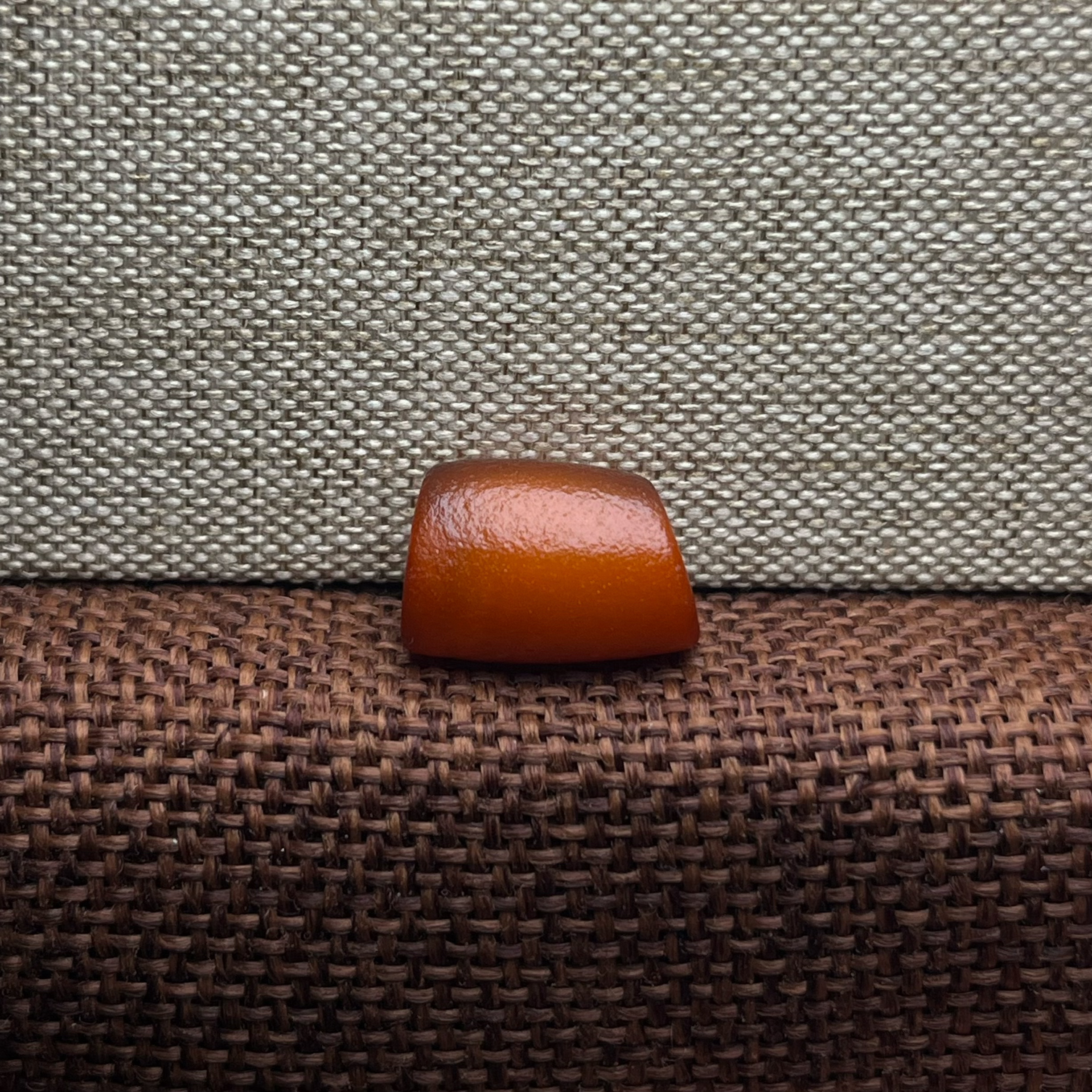 编号12.23微瑕款橘皮老蜜蜡马蹄珠顶珠尺寸16.1×10.9毫米