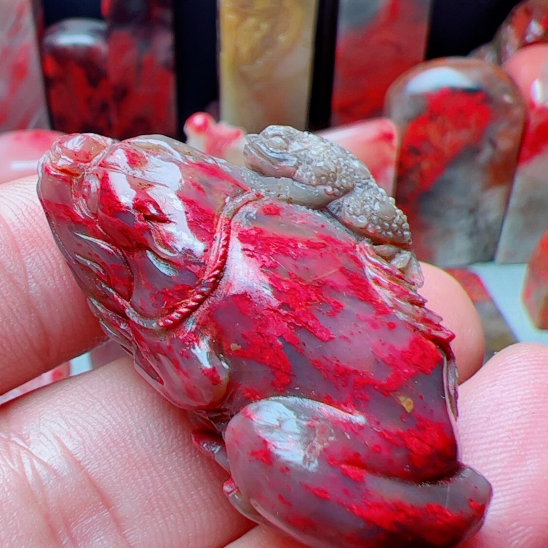 昌化石昌化鸡血石金蟾摆件