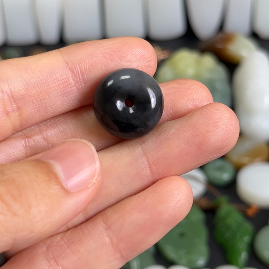 和田玉未镶嵌吊坠(赠链)