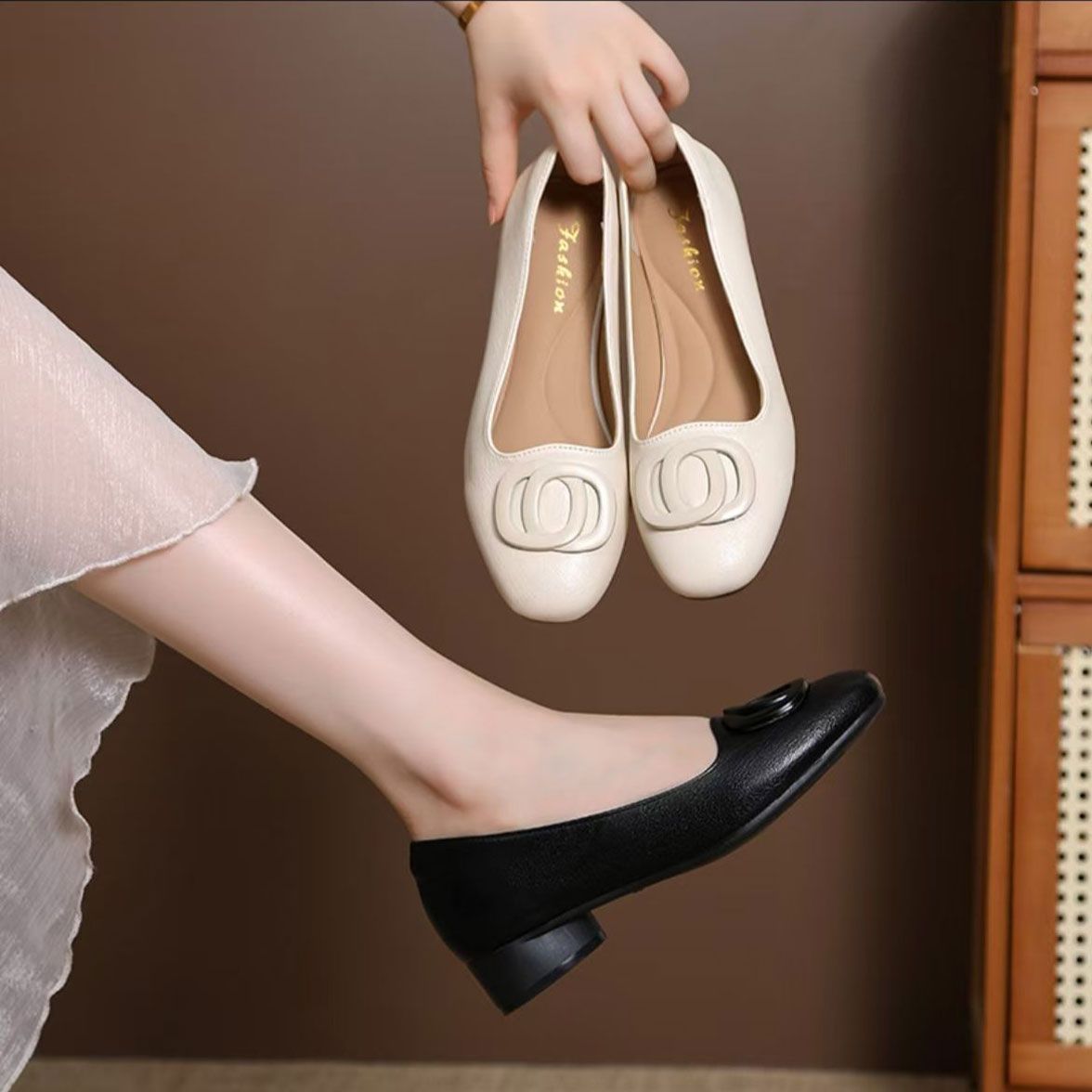 2025新款女鞋休闲女士单鞋真皮透气浅口百搭低跟软底防滑皮鞋9528