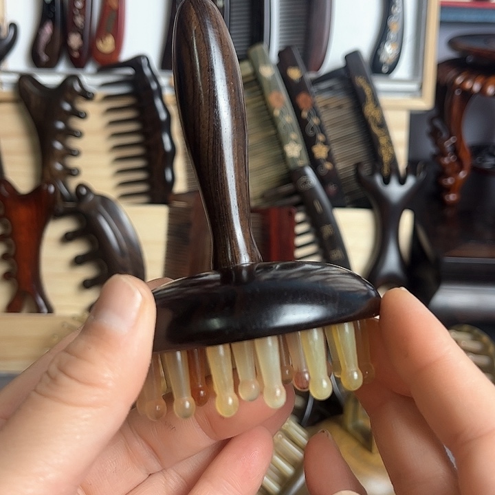 交趾黄檀（大红酸枝）乌木手柄羊角按摩梳子