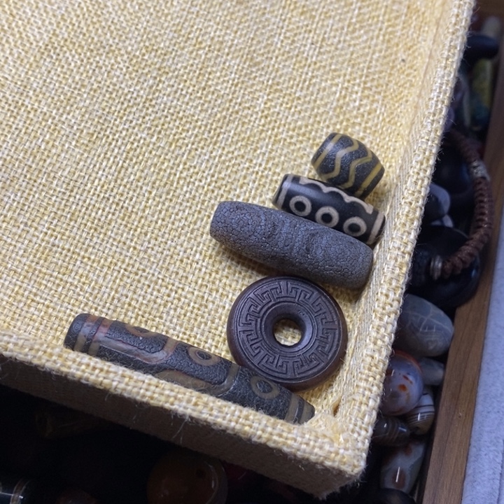 刘***米玛瑙/玉髓未镶嵌颈饰