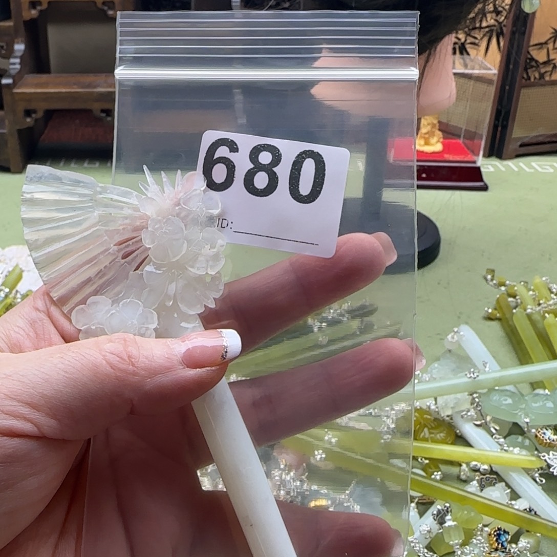 大***超蛇纹石玉未镶嵌发饰