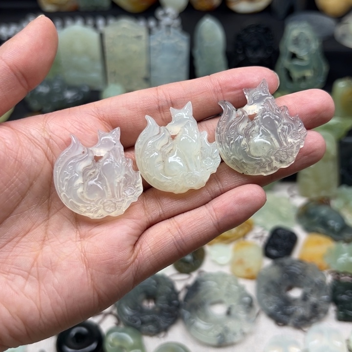 蛇纹石玉颈饰未镶嵌