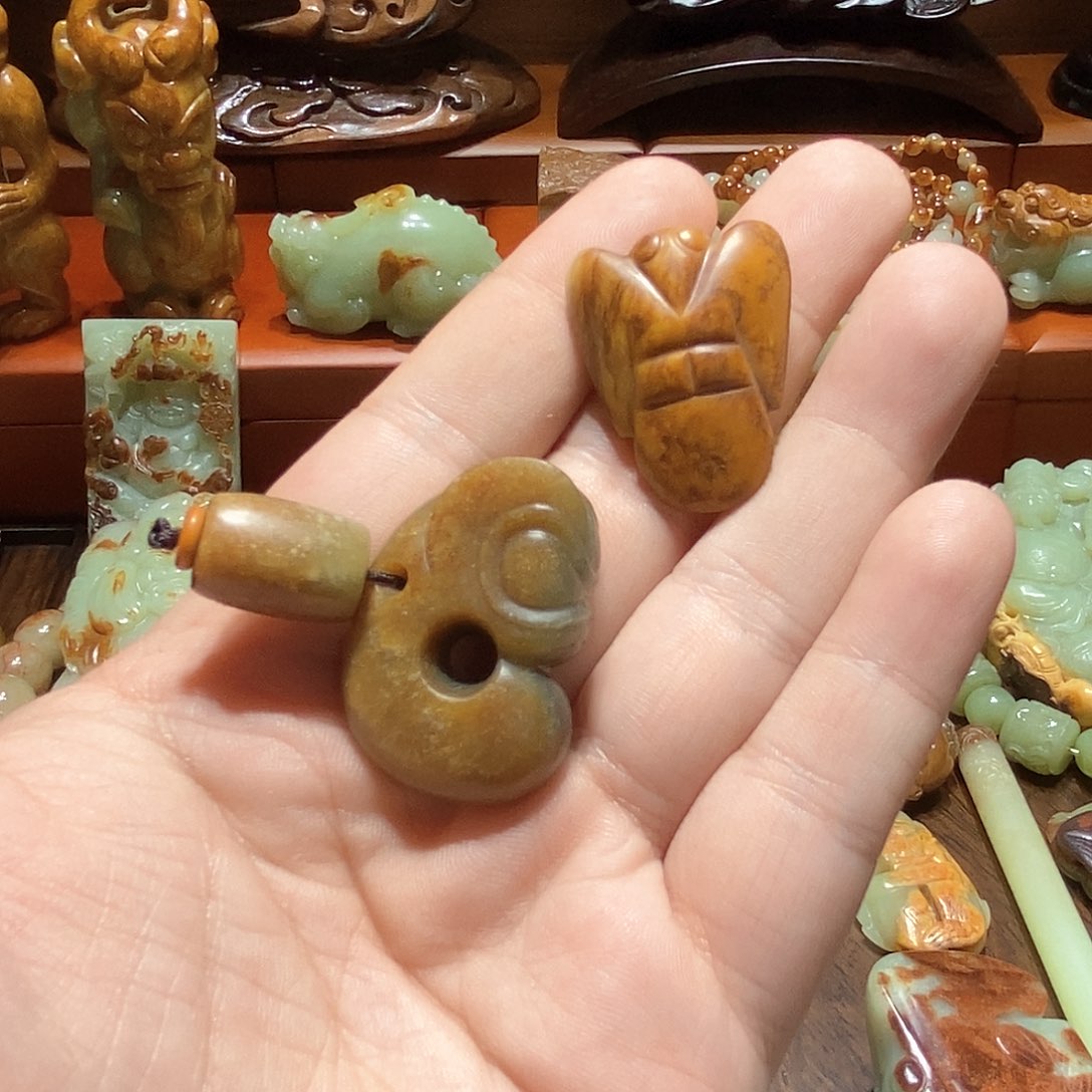 岫岩河磨玉（透闪石质玉）珠宝奇石未镶嵌W****弯