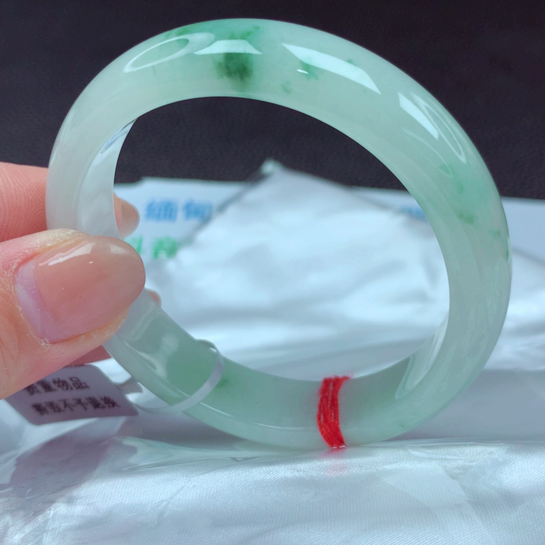 翡翠手镯未镶嵌手镯88