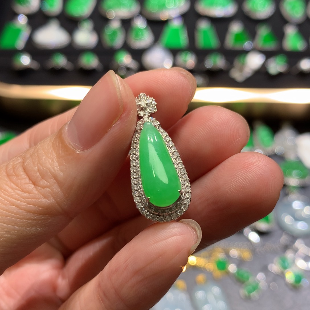 翡翠吊坠(不含链)18K金镶嵌