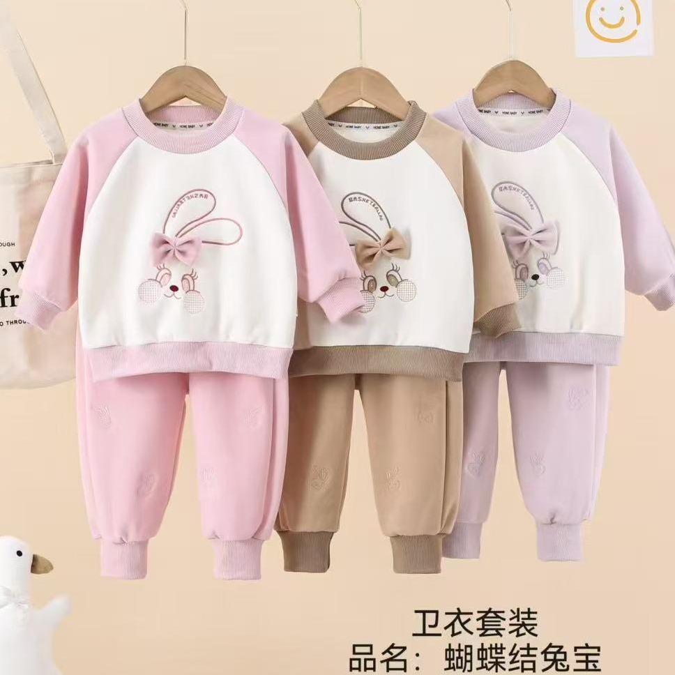 宝宝舒适卡通卫衣套装