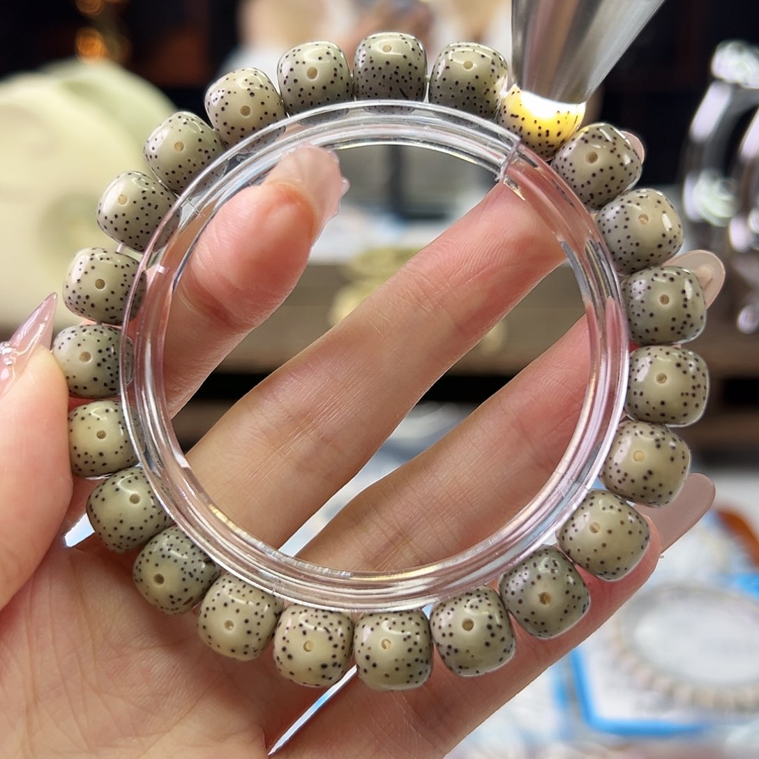 星月菩提手串小琴开播福利放大漏10x9石玉料爆透