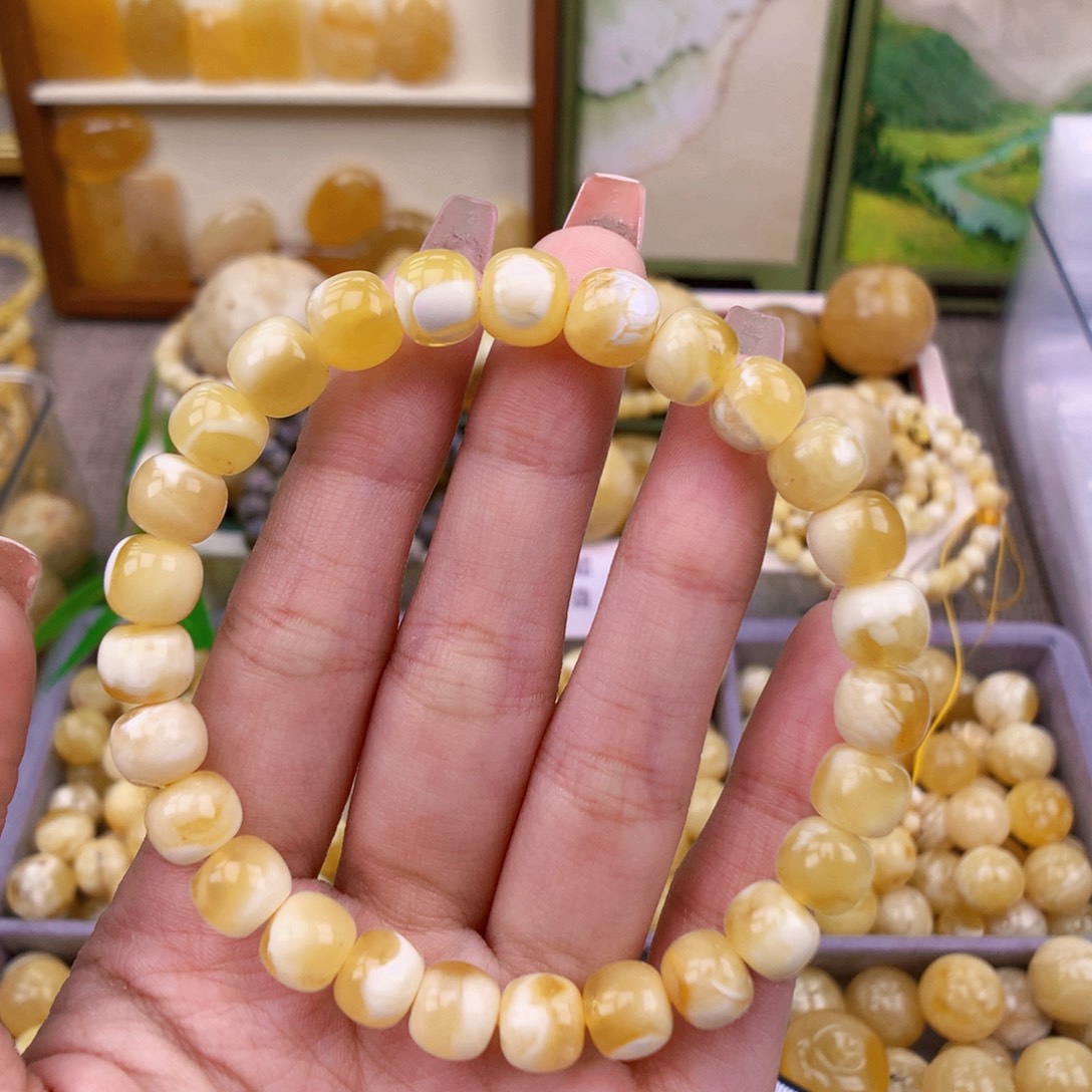 未镶嵌琥珀珠宝奇石8.6