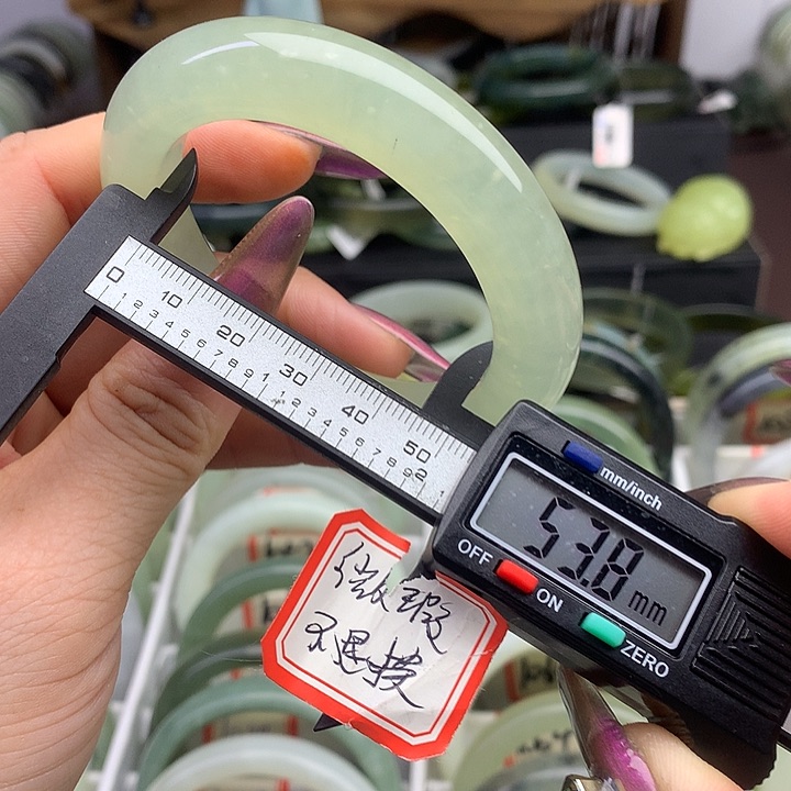 蛇纹石玉手镯未镶嵌1079