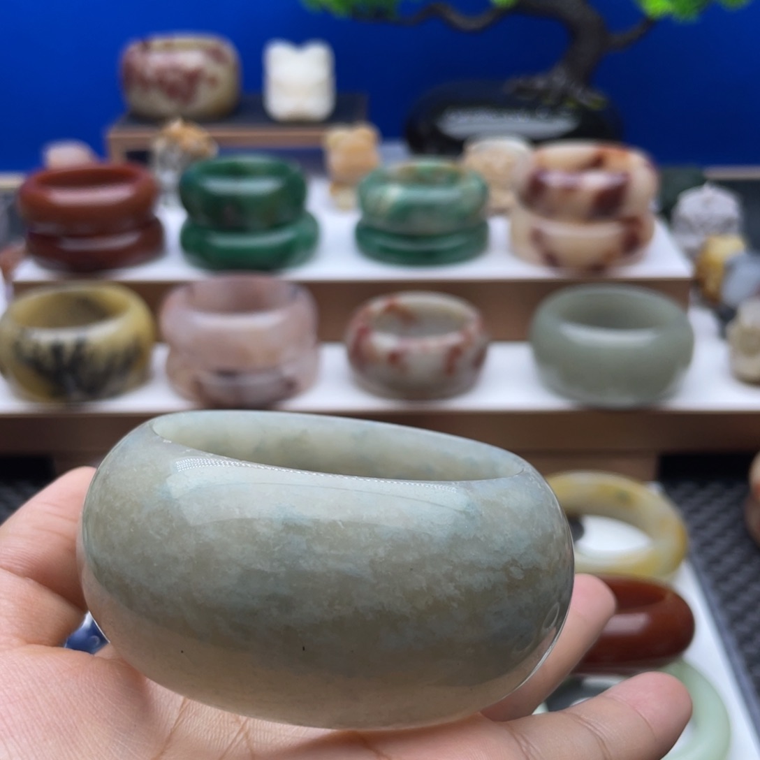 石英质玉手镯未镶嵌