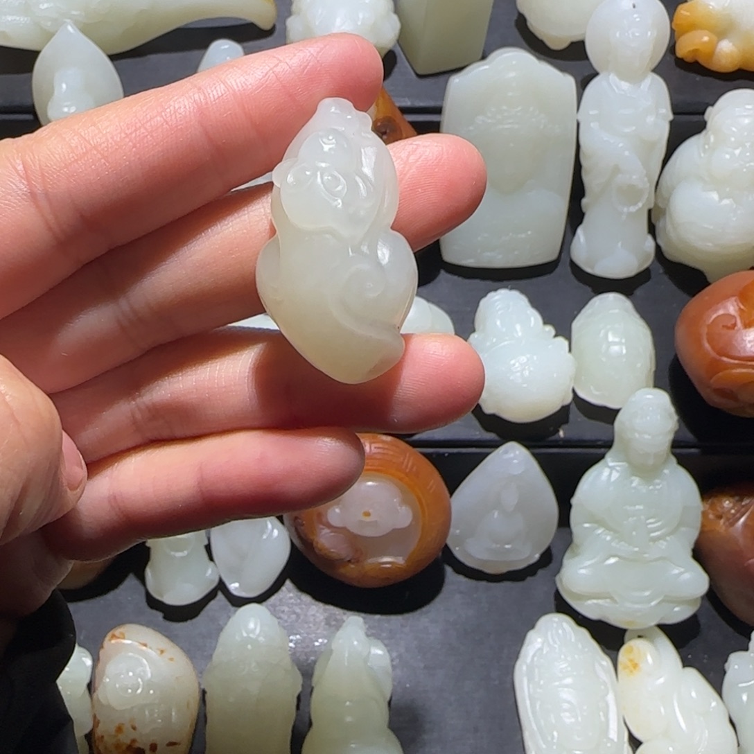 爱***的和田玉未镶嵌颈饰