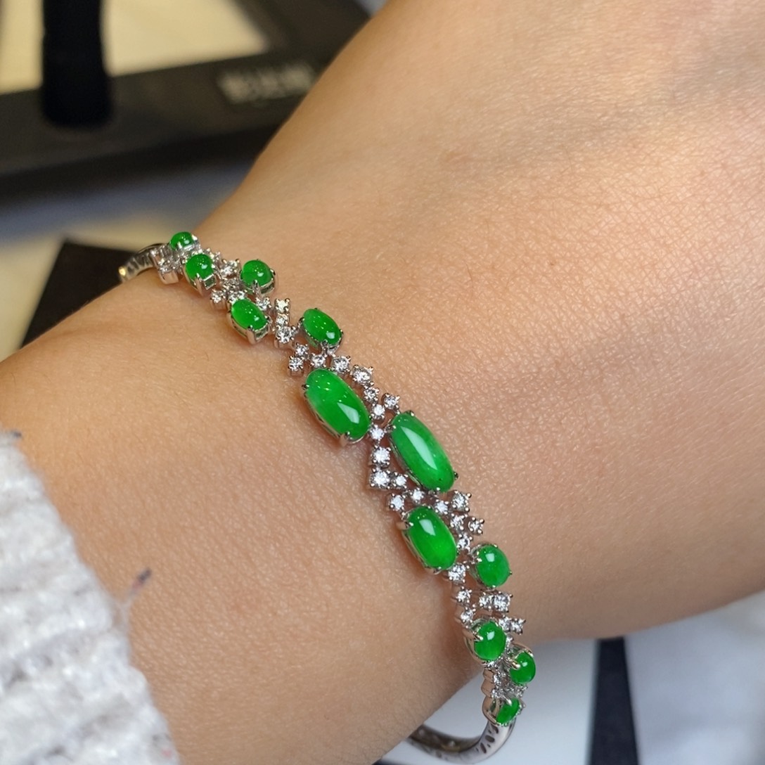 翡翠手镯18K金镶嵌蛋面方糖