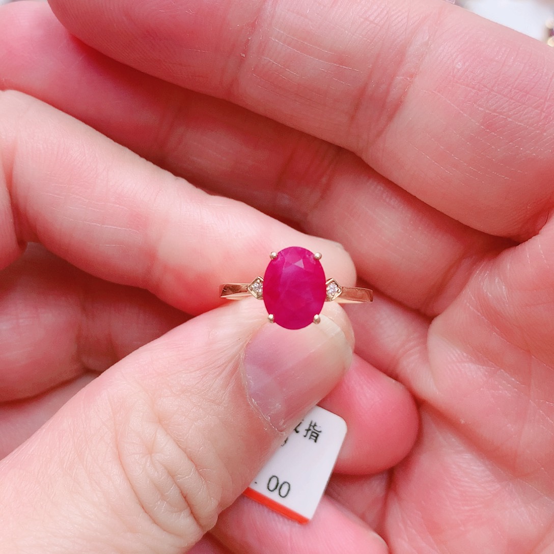 红宝石戒指18K金镶嵌