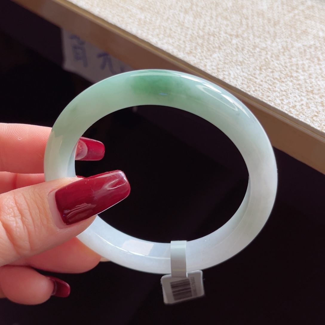 翡翠手镯未镶嵌手镯