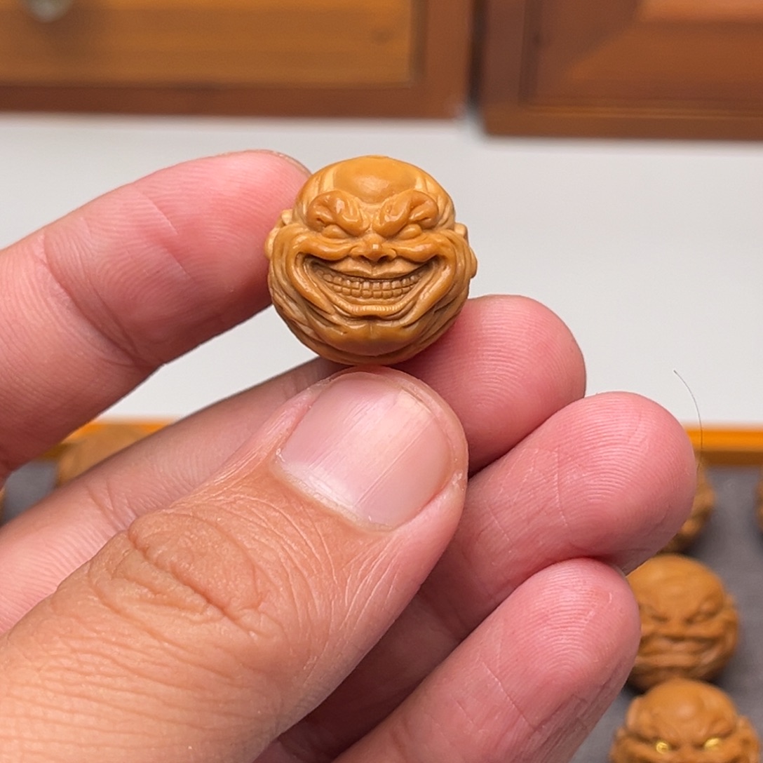 猴头核桃吊坠坏笑