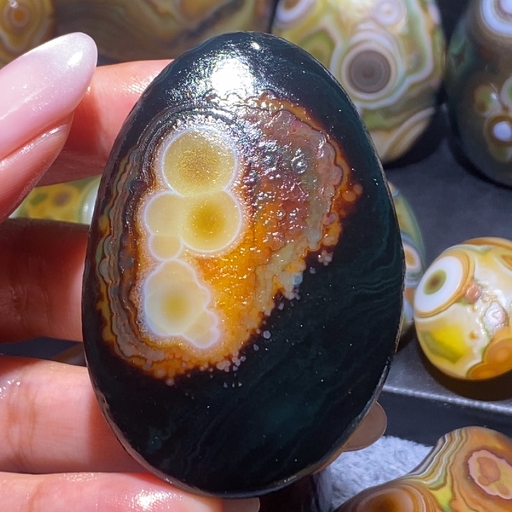 皇***岸玛瑙/玉髓未镶嵌珠宝奇石