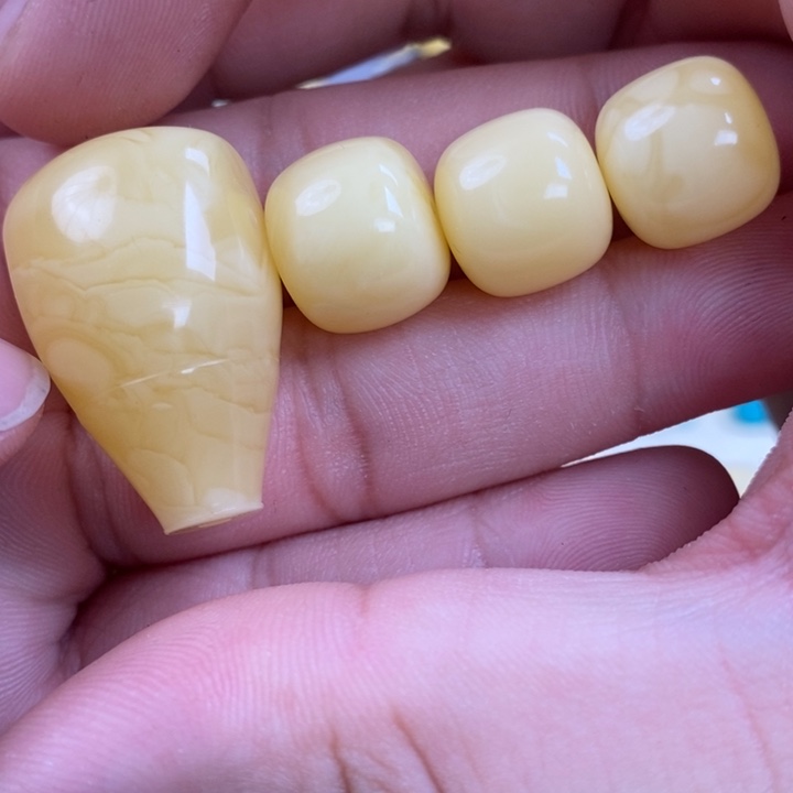 未镶嵌蜜蜡裸石灰*狼