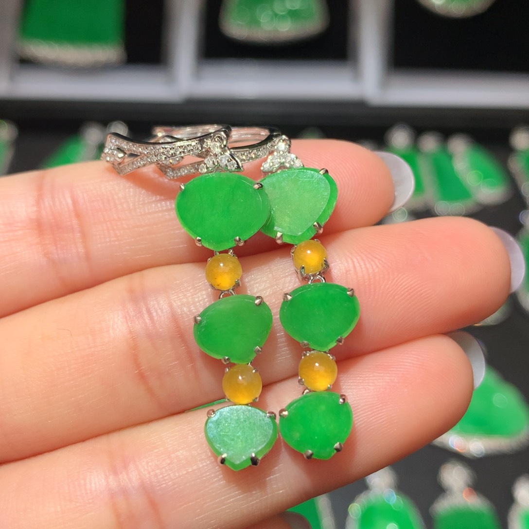 翡翠颈饰18K金镶嵌翡翠