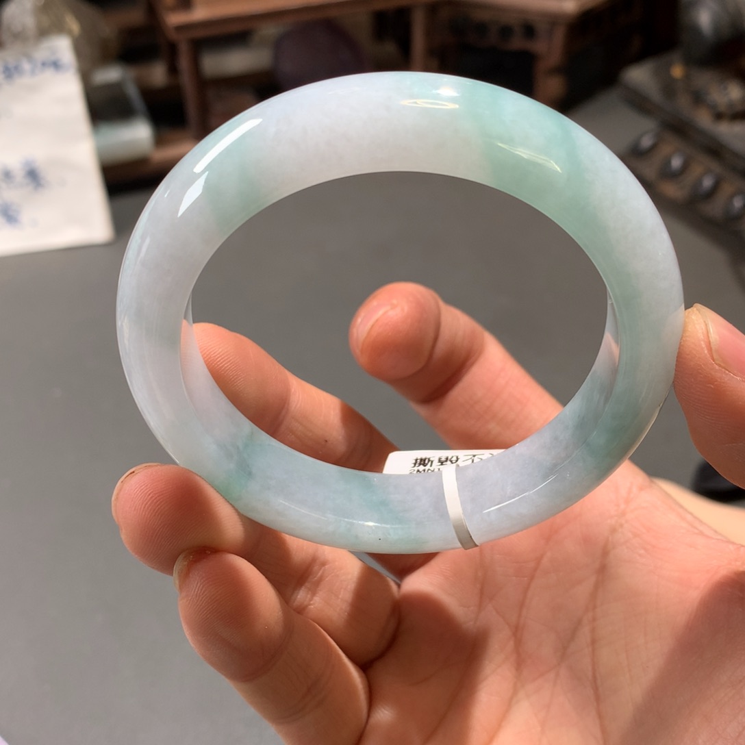 翡翠手镯未镶嵌56.8圈口