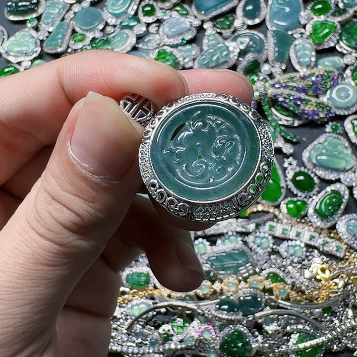 翡翠颈饰未镶嵌天然A货翡翠放漏