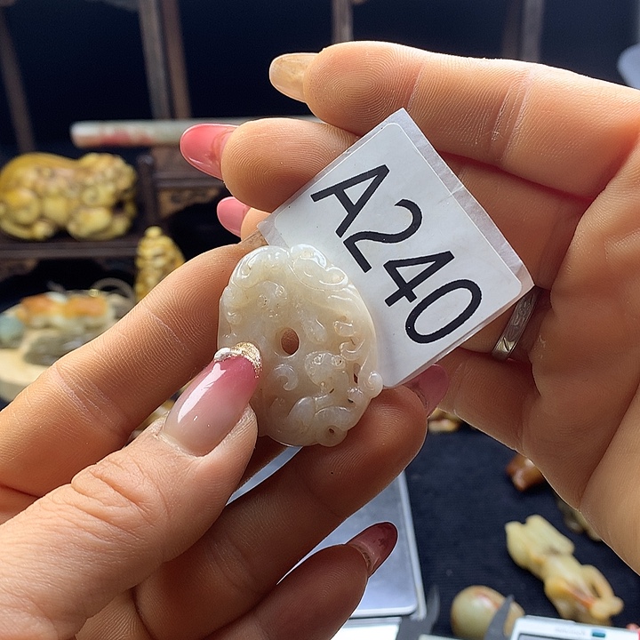 和田玉未镶嵌颈饰