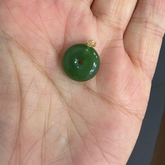 和田玉颈饰18K金镶嵌加扣高1.9阳绿