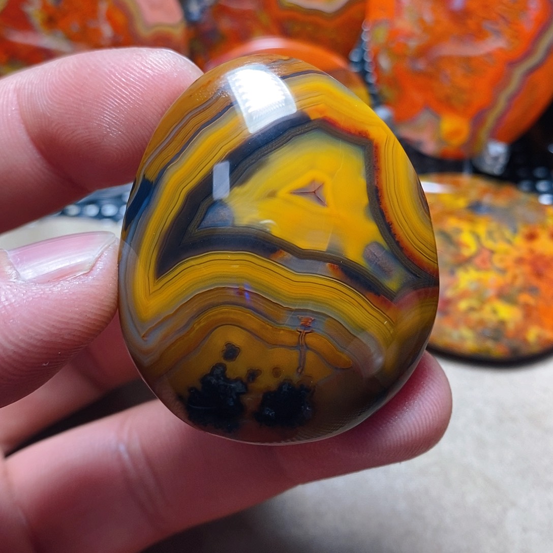 玛瑙/玉髓颈饰未镶嵌月**泉