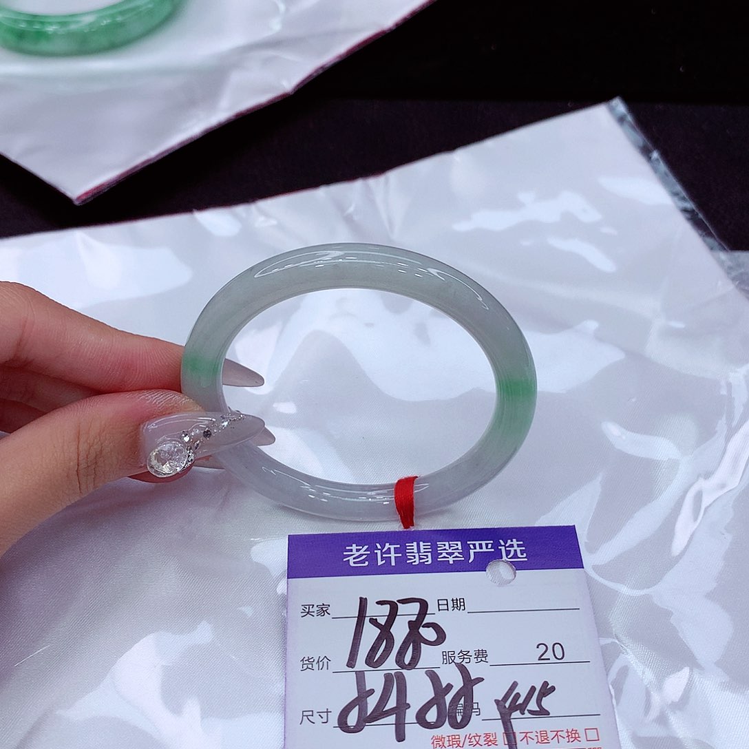 翡翠手镯未镶嵌手镯