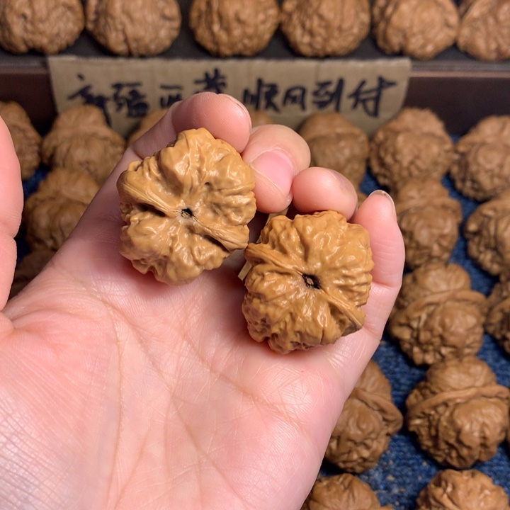桃核吊坠哥****宝蛤蟆核桃
