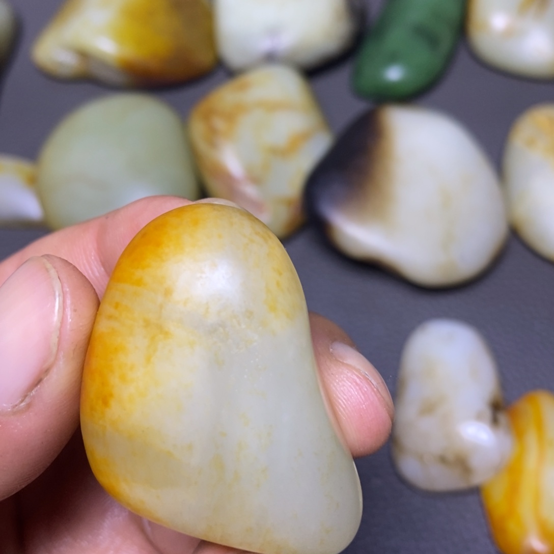 和田玉未镶嵌把件