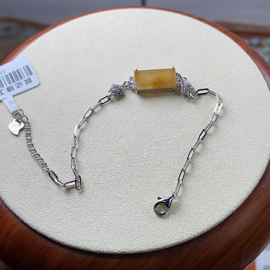 翡翠颈饰未镶嵌手链