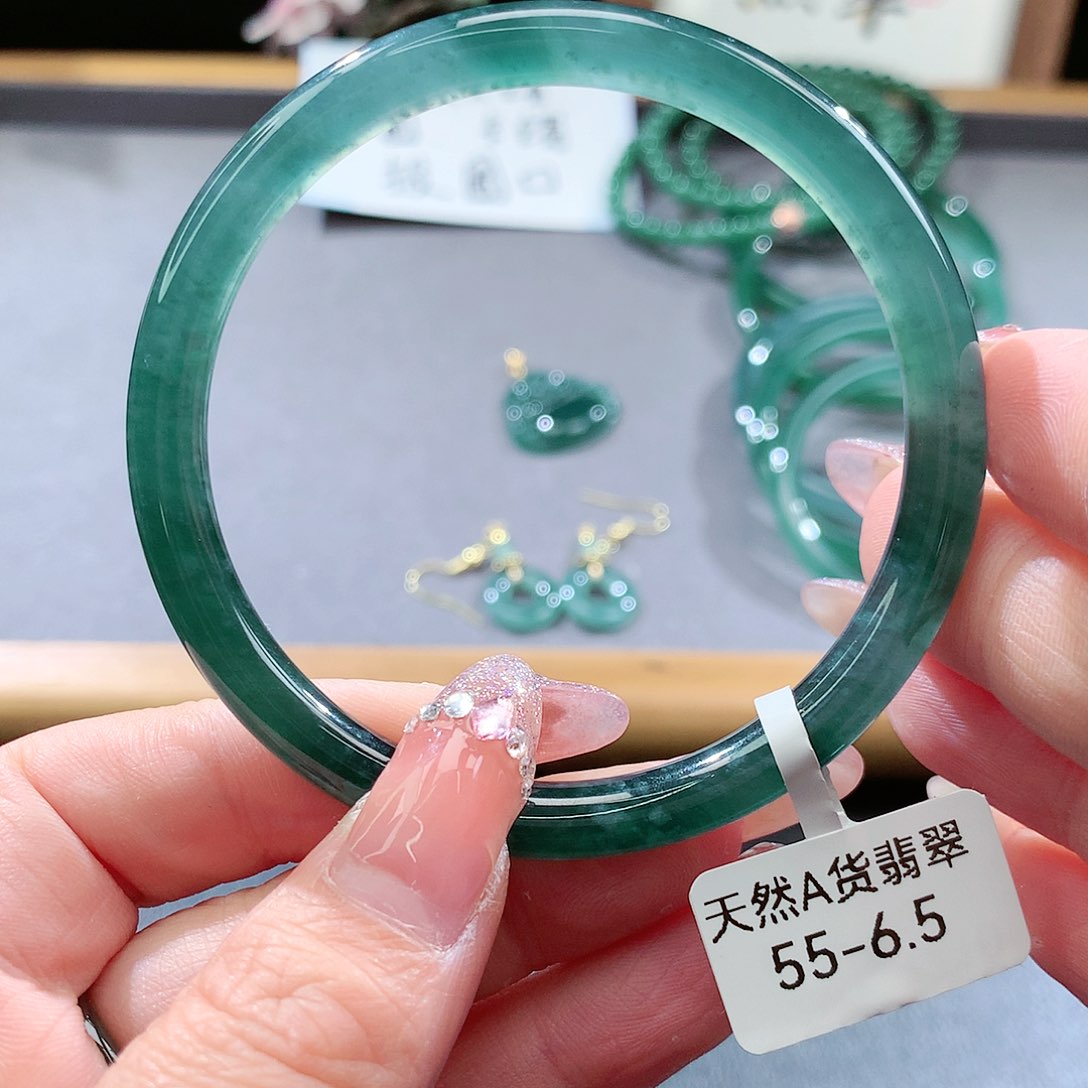 翡翠手镯（圆镯）未镶嵌