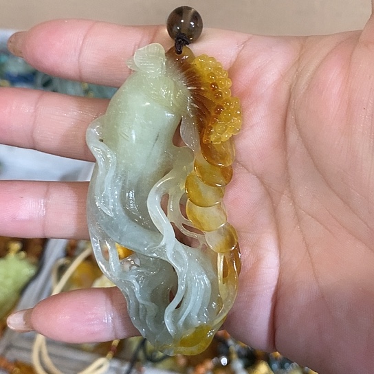 蛇纹石玉未镶嵌颈饰