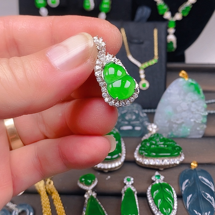 翡翠未镶嵌颈饰天然a货翡翠