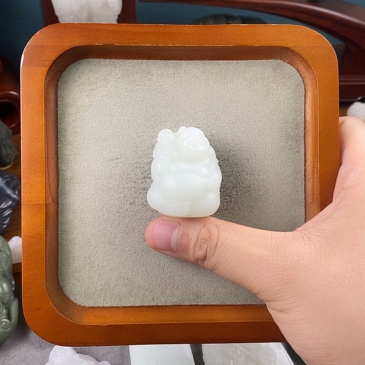 和田玉未镶嵌颈饰童子闹佛