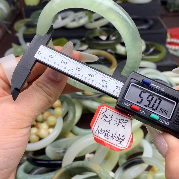 蛇纹石玉手镯未镶嵌1043