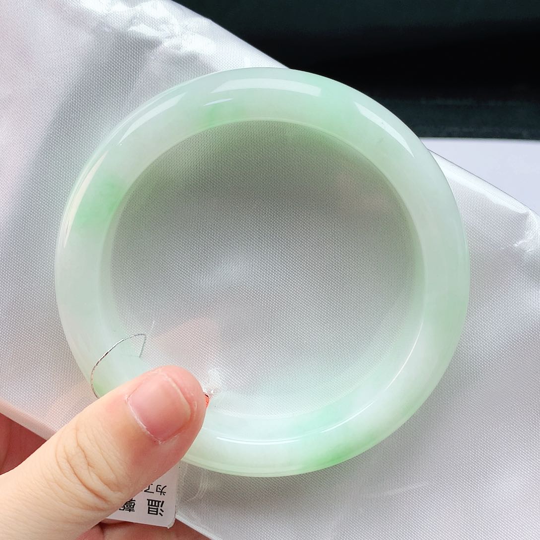 翡翠手镯未镶嵌57圈