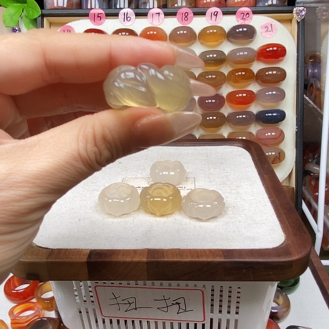 是***花玛瑙/玉髓未镶嵌戒指