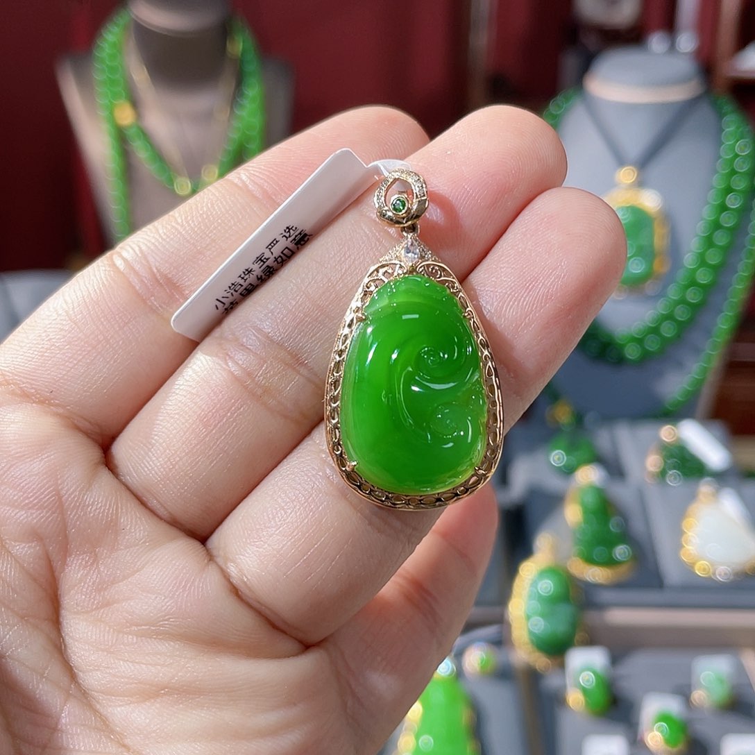 和田玉（碧玉）吊坠18K金镶嵌