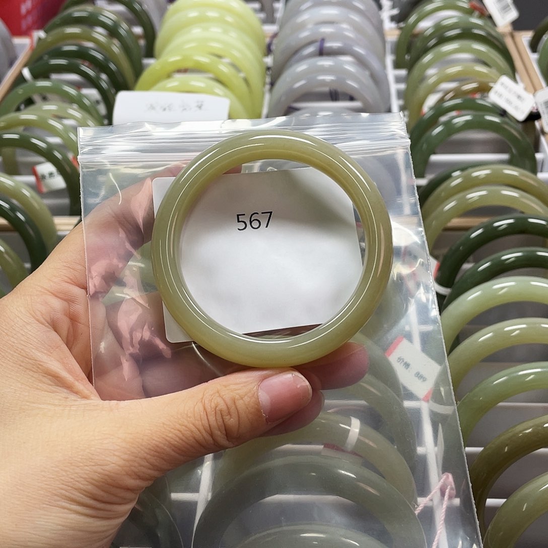 和田玉（糖玉）手镯未镶嵌567圈口54