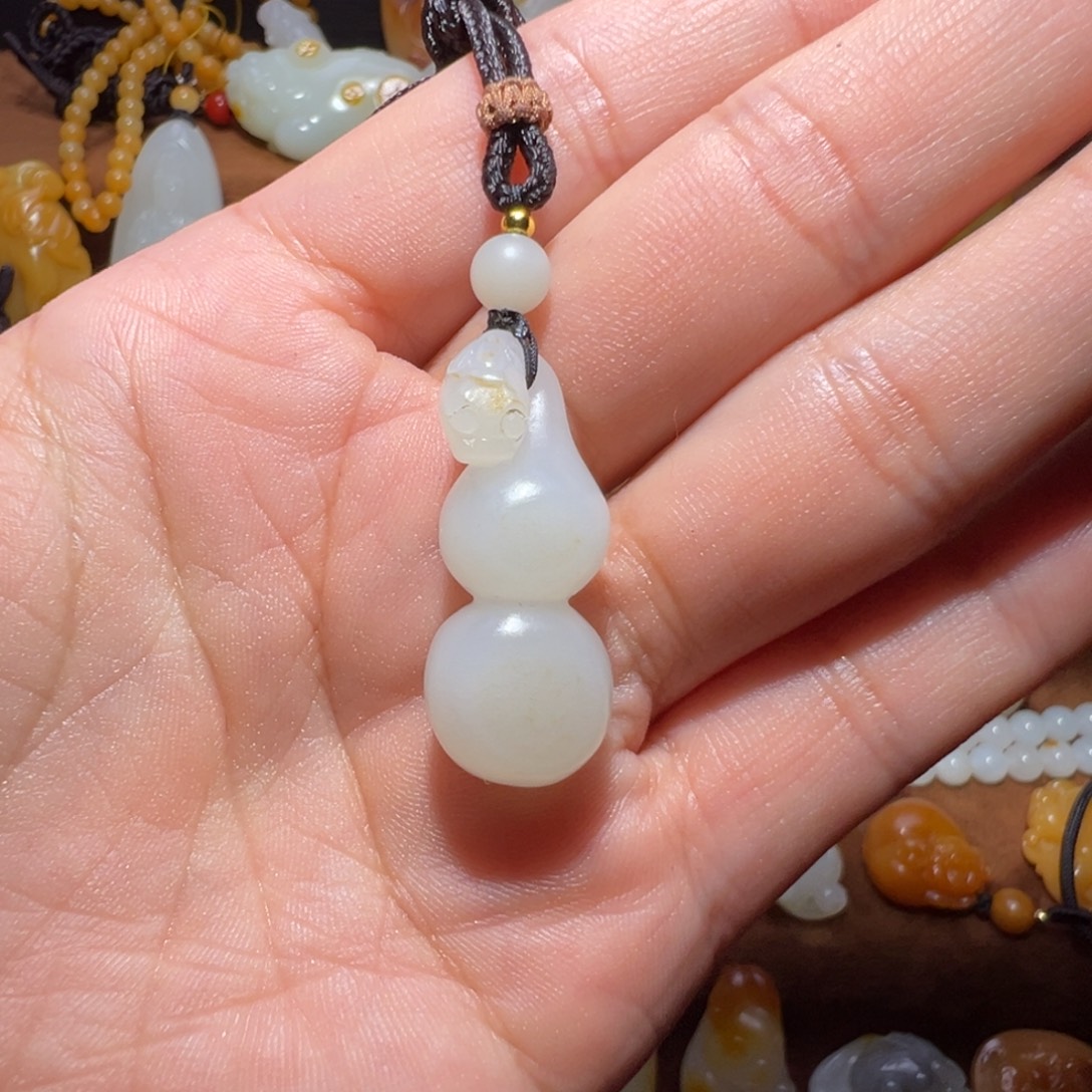 如***时和田玉未镶嵌吊坠(不含链)