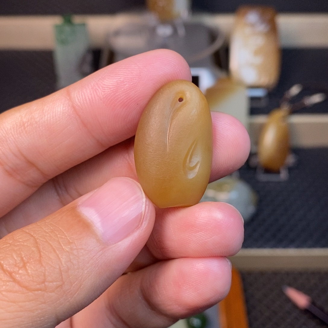 旺***芬颈饰未镶嵌和田玉