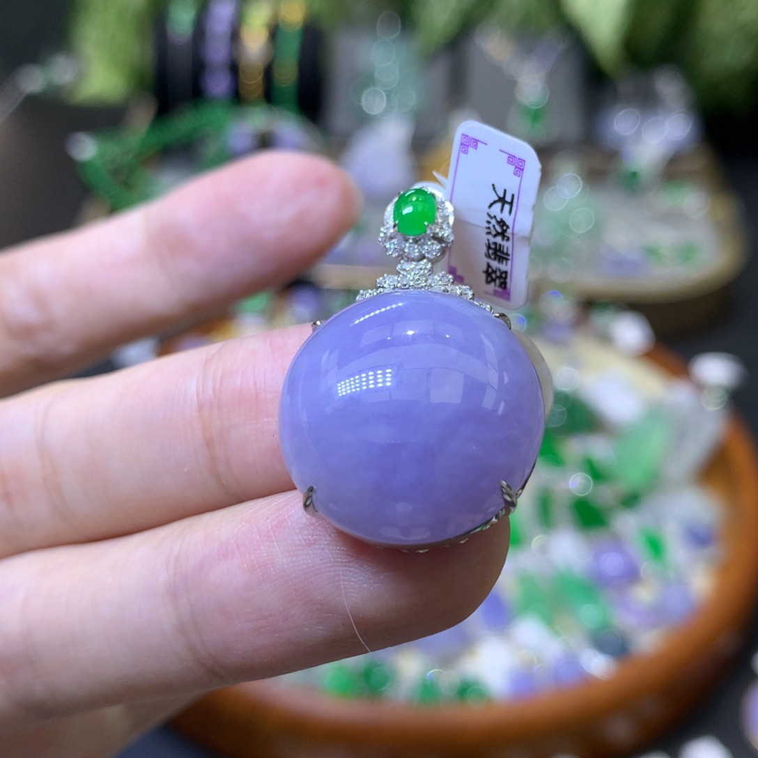 颈饰18K金镶嵌翡翠