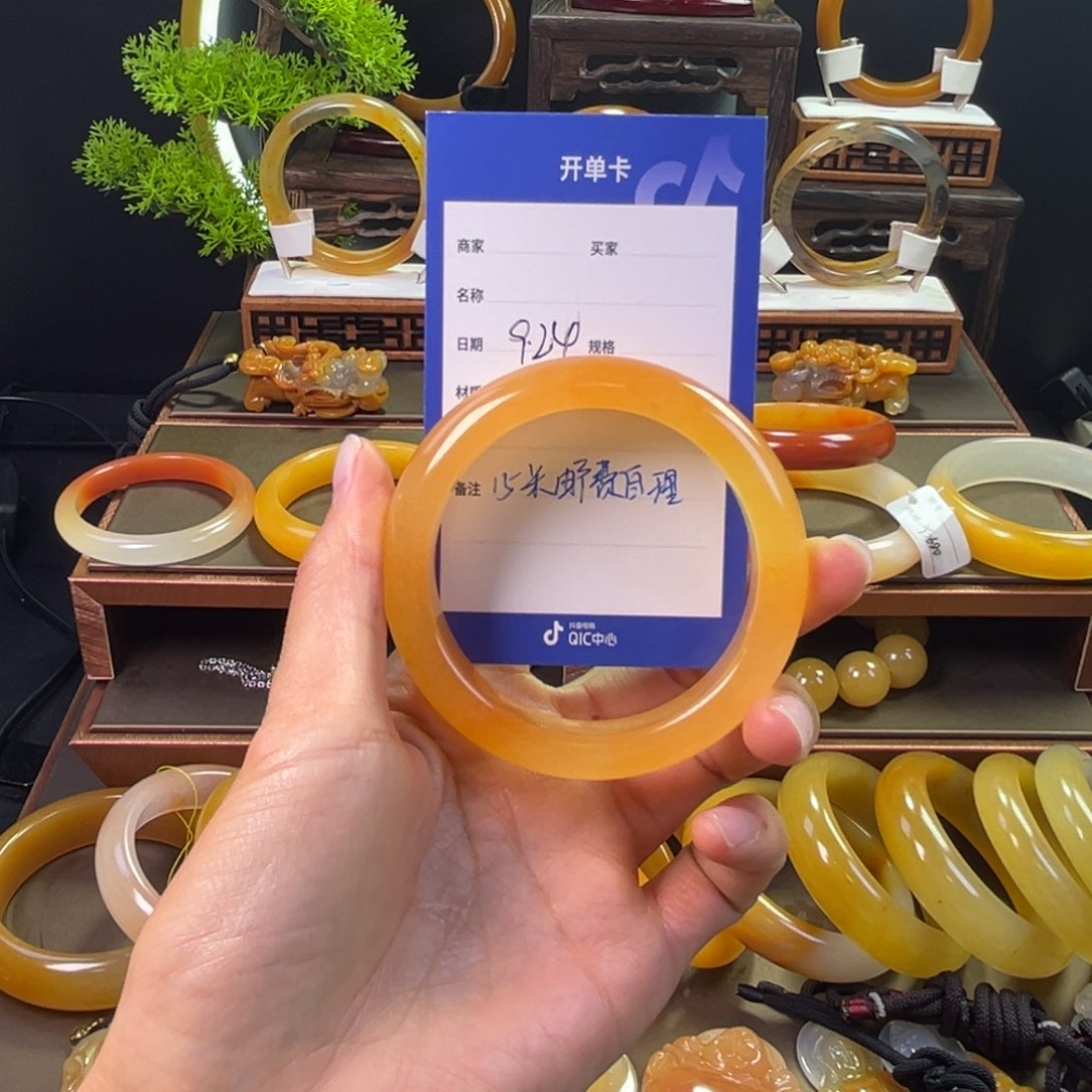 未镶嵌手镯石英质玉
